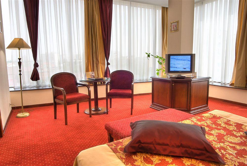 Red Royal By Undersun Hotel Krasnodar Eksteriør billede